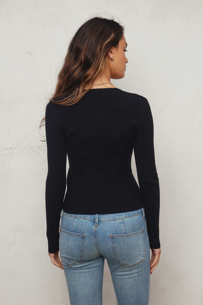 V-Neck Fitted Sweater | Black