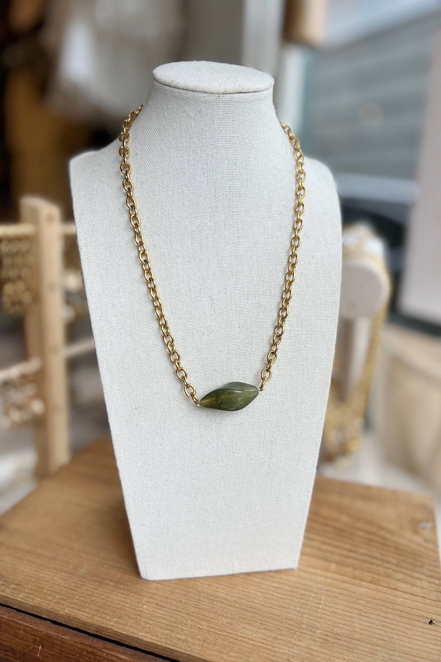 Single Bead Lucite Necklace | Dark