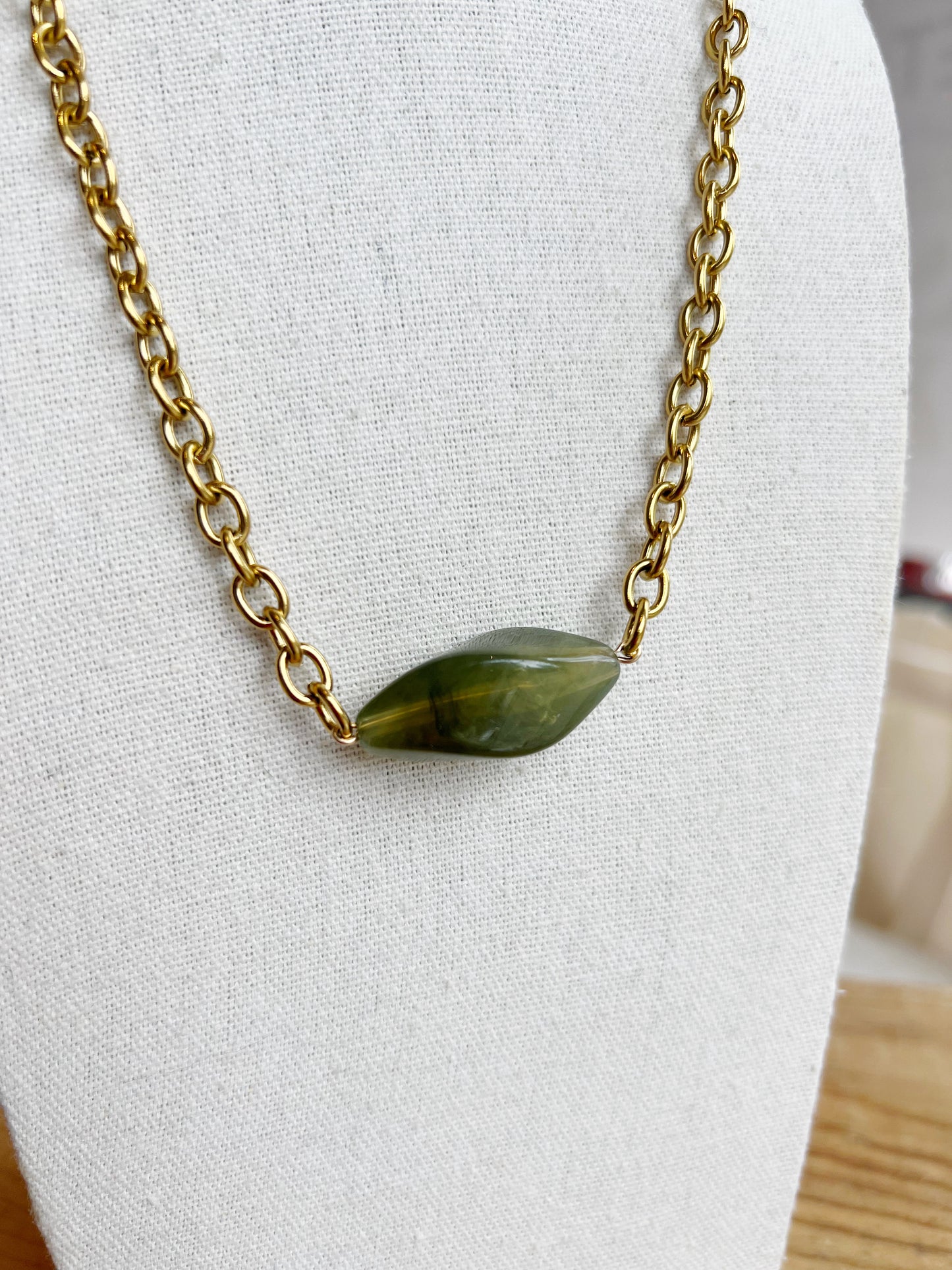 Single Bead Lucite Necklace | Dark