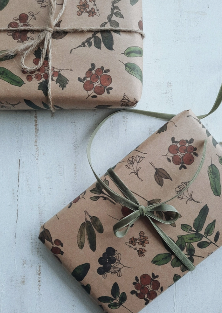 Berries & Plants Roll Wrap