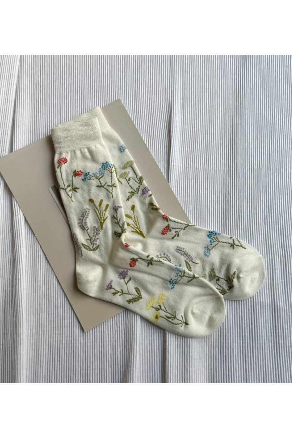 Botanical Faux-broidered Socks | White