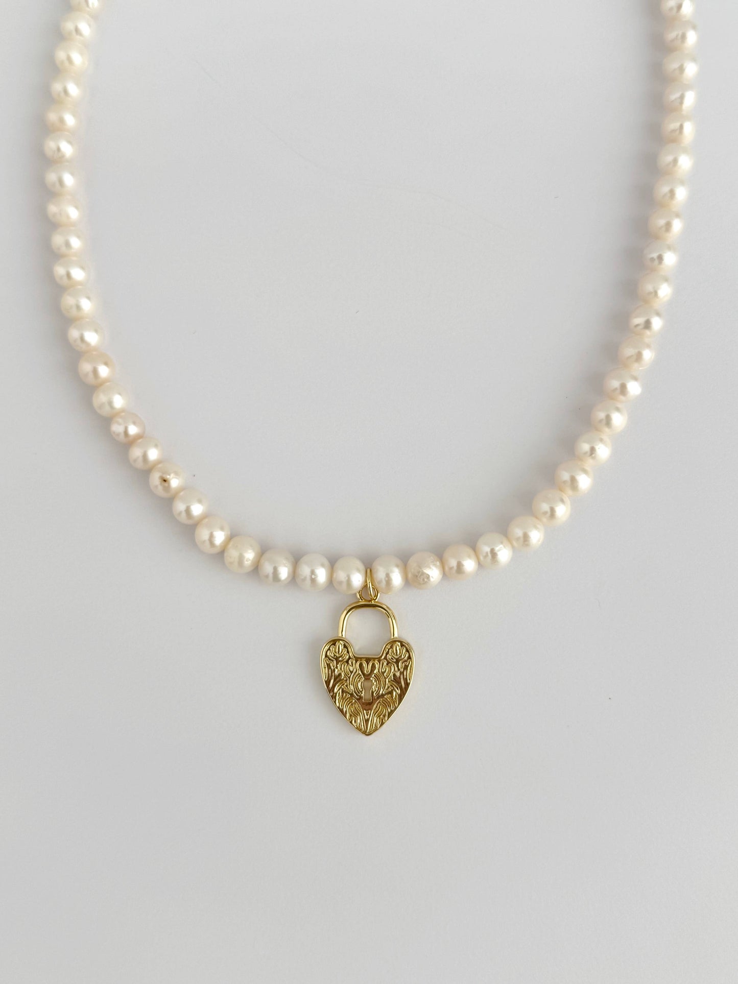 Perla Heart Necklace