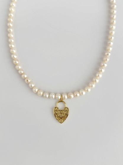 Perla Heart Necklace