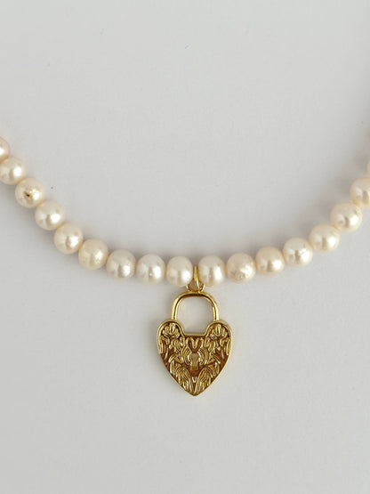 Perla Heart Necklace