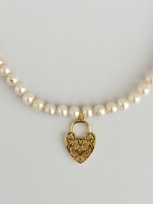 Perla Heart Necklace