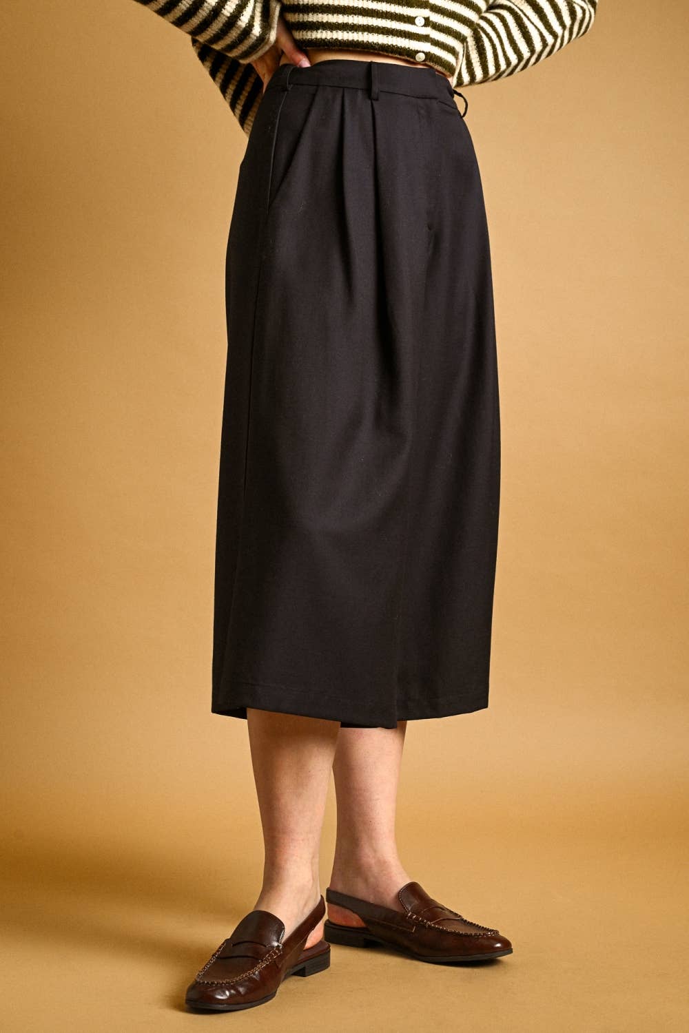 Pleated Bermuda Trouser Shorts | Charcoal
