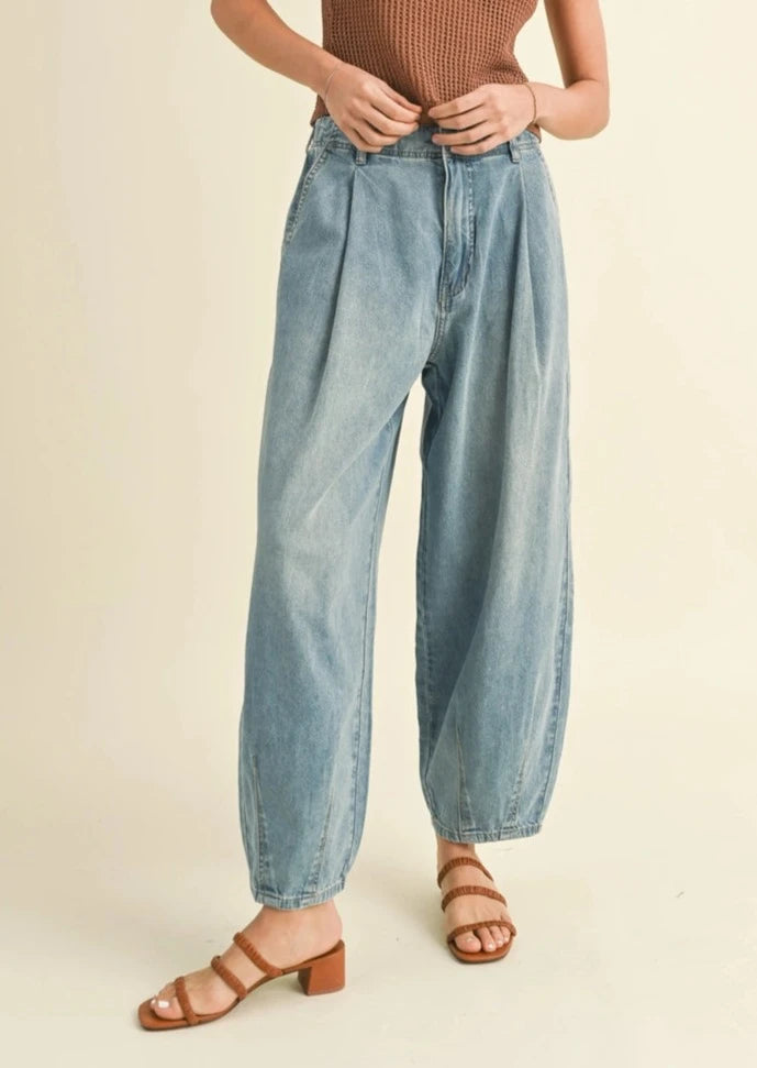 Loose Fit Barrel Denim