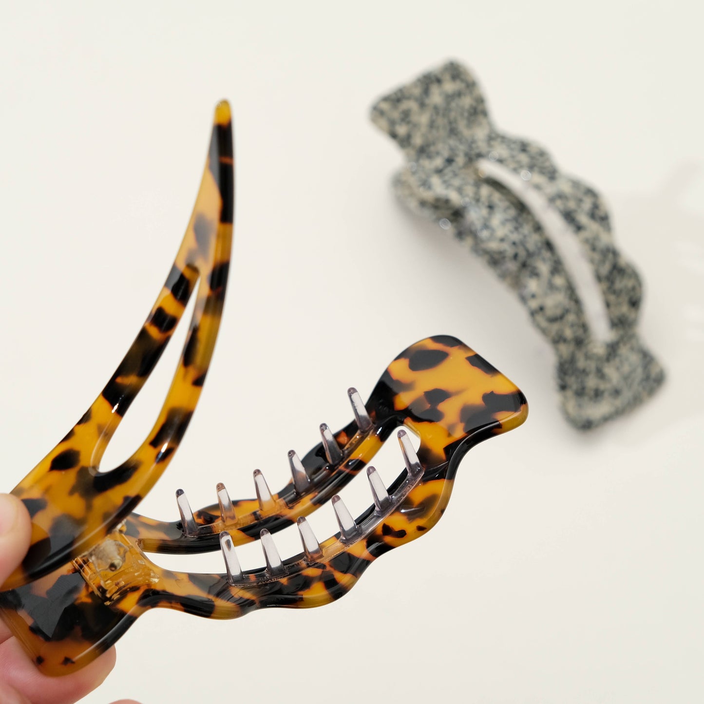 Scalloped Flat Claw Clip | Assorted Colors