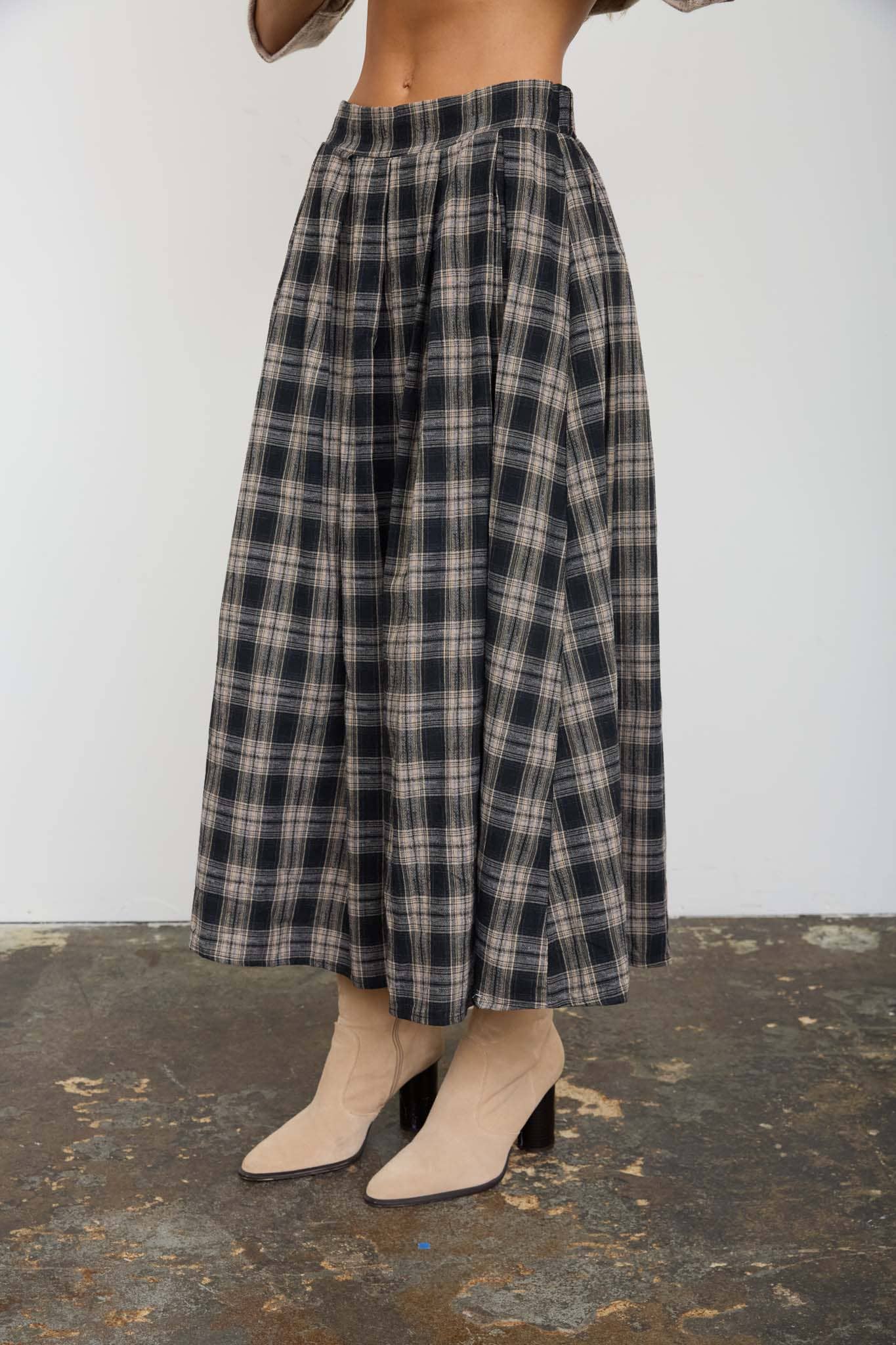 Pleated Plaid Midi Skirt | Black