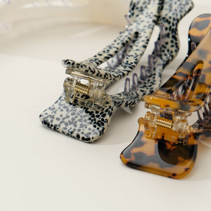 Scalloped Flat Claw Clip | Assorted Colors