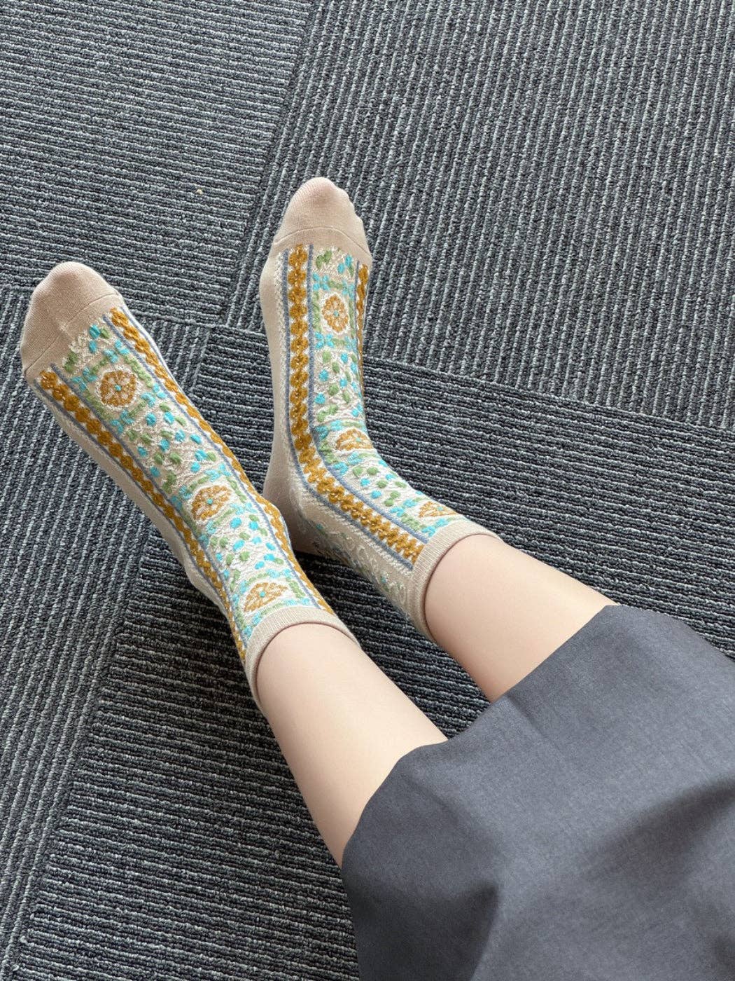 Textured Floral Ribbon Socks | Beige