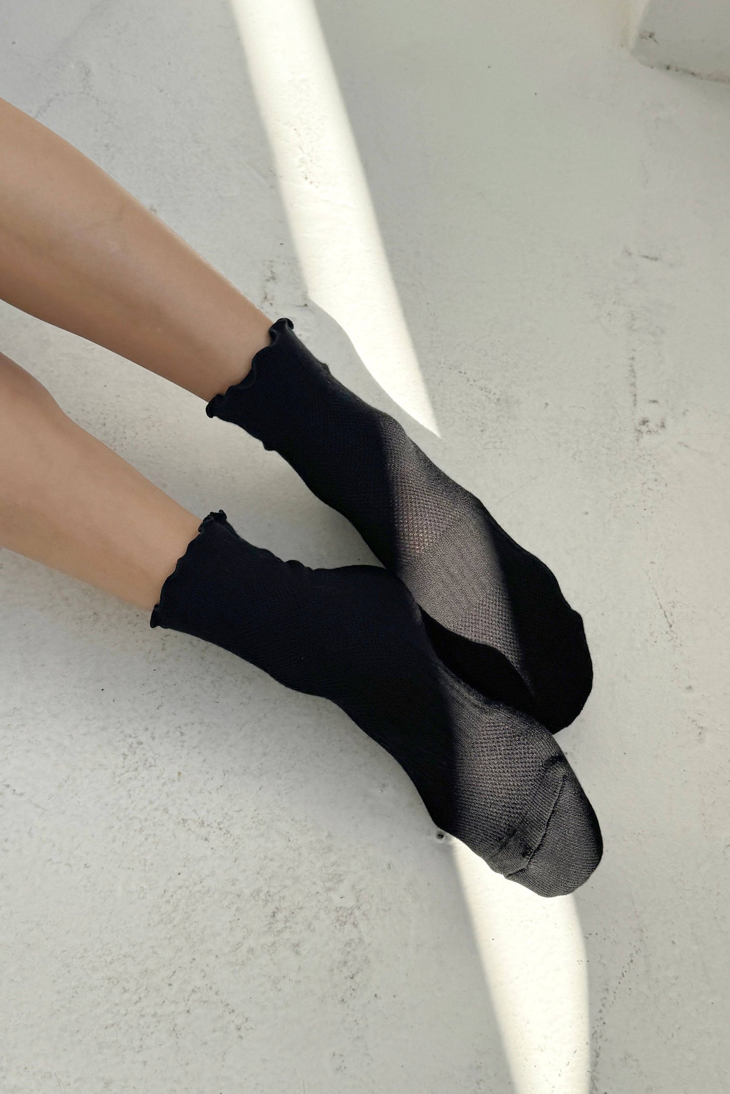 Ruffled Hugger Crew Socks | Vanilla