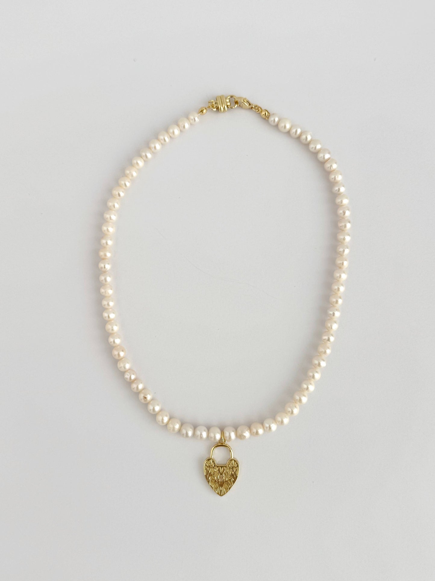 Perla Heart Necklace