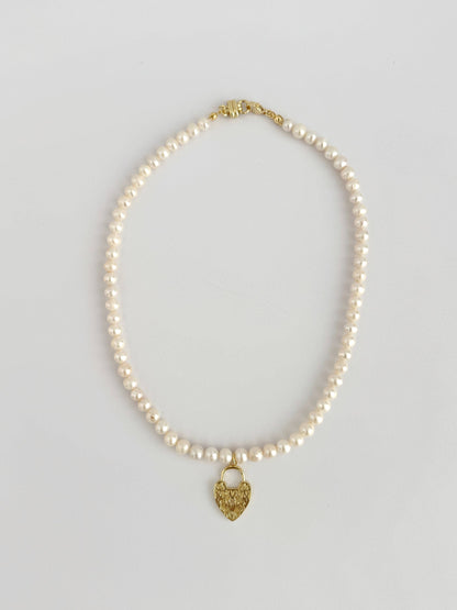 Perla Heart Necklace