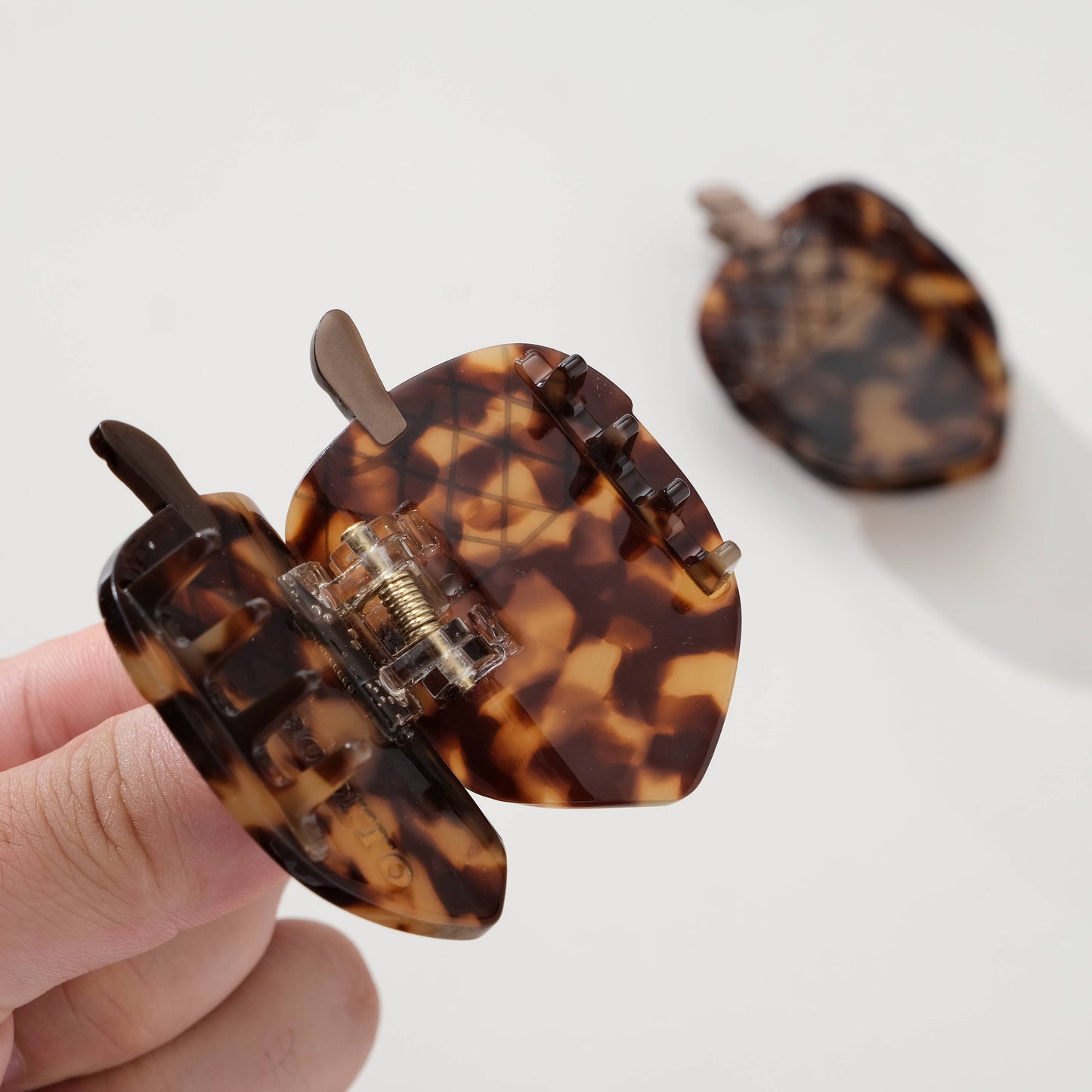 Tortoise Acorn Hair Claw